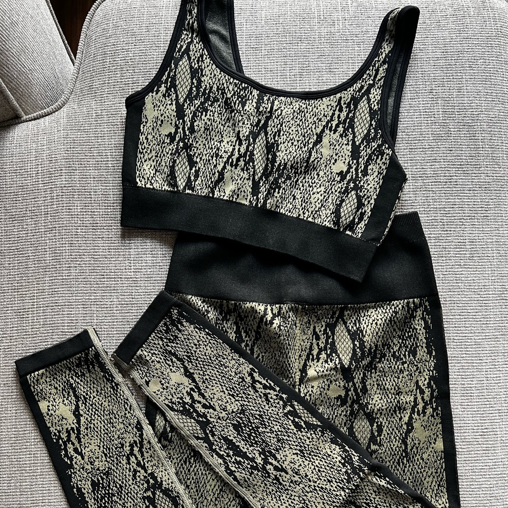 Fabletics Green Snakeskin Seamless set